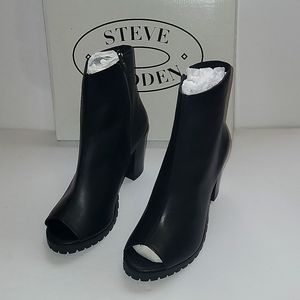 Steve Madden open toe bootie with inside side zipper size 9